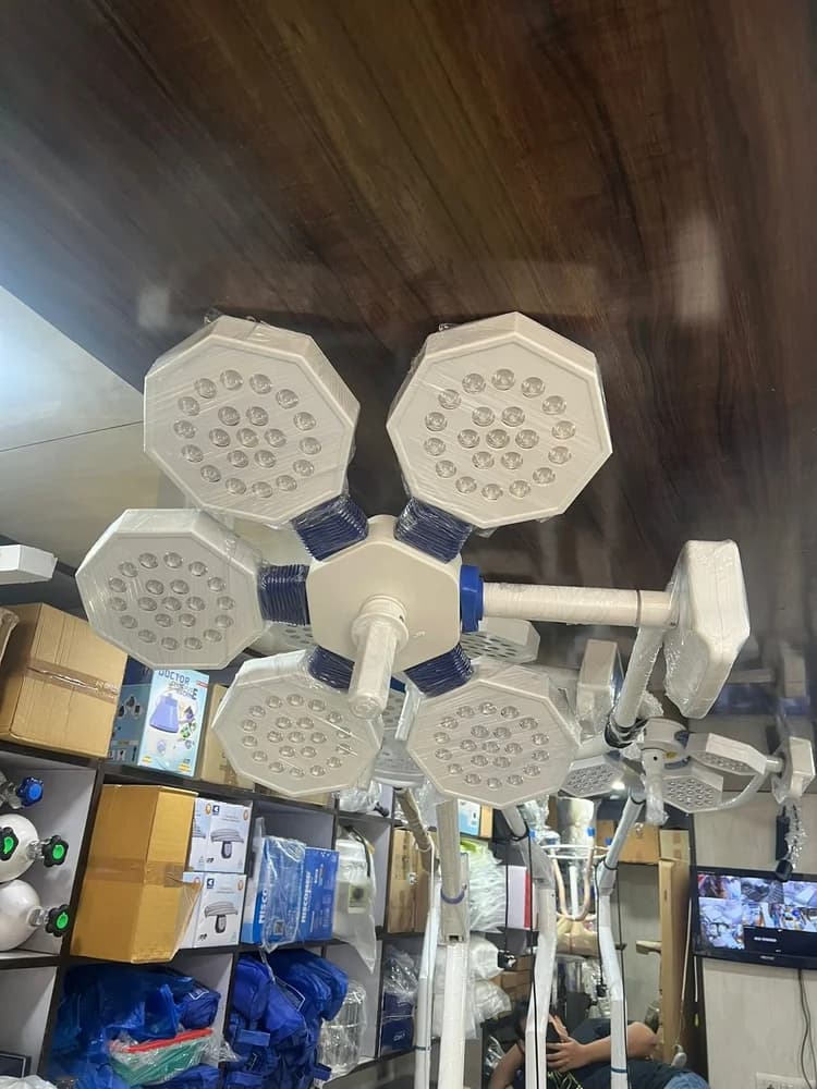 5 JAINCO mobile LED Operation Theater Surgical Light